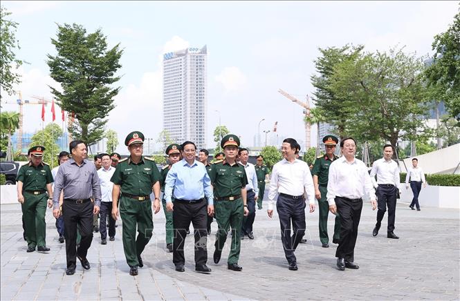 Sáng 16/8/2022, tại Hà Nội, Thủ tướng Phạm Minh Chính đến thăm và làm việc với Tập đoàn Công nghiệp-Viễn thông Quân đội (Viettel). Ảnh: Dương Giang - TTXVN