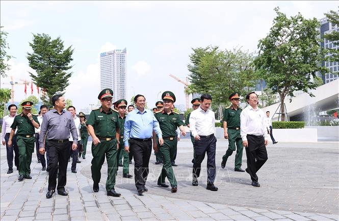 Thủ tướng Phạm Minh Chính đến thăm và làm việc với Tập đoàn Công nghiệp-Viễn thông Quân đội (Viettel). Ảnh: Dương Giang - TTXVN