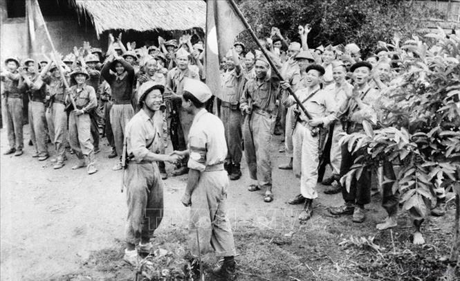 Liên quân Lào – Việt trong kháng chiến chống Pháp, năm 1950. Ảnh: Tư liệu TTXVN