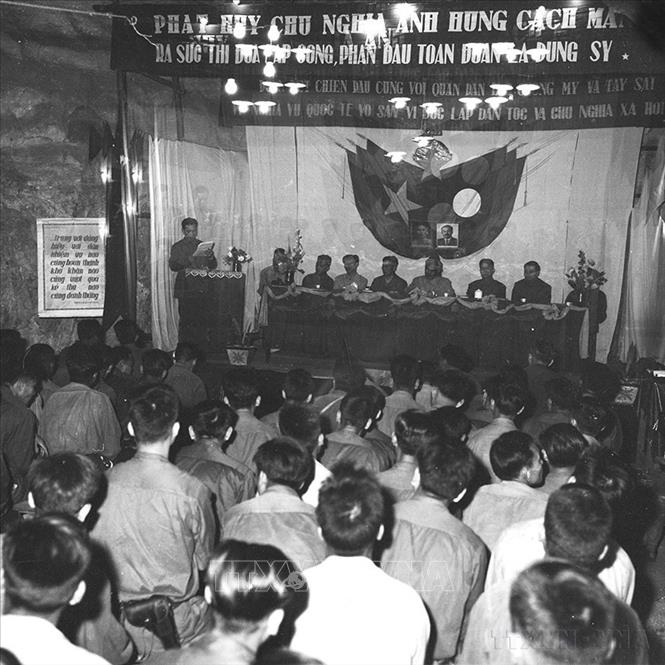 Các chiến sĩ ưu tú khắp chiến trường Bắc, Trung, Nam Lào về dự Hội nghị tổng kết công tác mùa khô năm 1967-1968 của quân tình nguyện mặt trận miền Tây. Ảnh: TTXVN