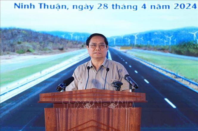 Thủ tướng Phạm Minh Chính phát biểu tại lễ khánh thành dự án cao tốc đoạn Cam Lâm - Vĩnh Hảo, tại điểm cầu Ninh Thuận. Ảnh: Dương Giang-TTXVN