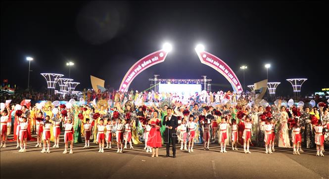 Lễ hội đường phố là hoạt động thường niên, sản phẩm văn hóa du lịch đặc sắc, tạo thương hiệu riêng biệt của thành phố Đồng Hới, tỉnh Quảng Bình. Ảnh: Võ Dung - TTXVN
