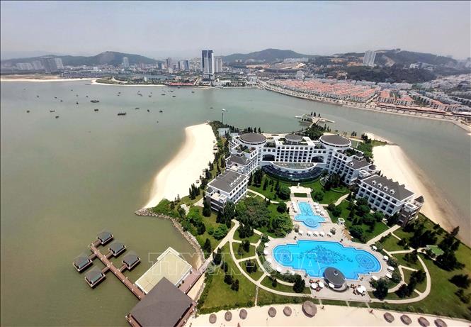 Luxury hotels on Reu island in a distance of only 2km from Ha Long city's centre. VNA Photo
