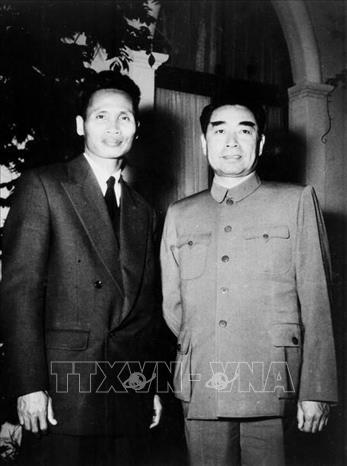 Phó Thủ tướng Phạm Văn Đồng (bên trái) và Thủ tướng Trung Quốc Chu Ân Lai tại phiên khai mạc Hội nghị Geneva về Đông Dương, ngày 8/5/1954. Ảnh: Tư liệu TTXVN