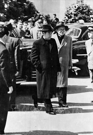 Thủ tướng Trung Quốc Chu Ân Lai đến Trụ sở Liên hợp quốc tại Geneva (Thụy Sĩ) tham dự Hội nghị Geneva về Đông Dương, khai mạc ngày 8/5/1954. Ảnh: Tư liệu TTXVN