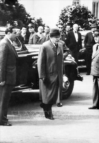 Bộ trưởng Ngoại giao Liên Xô Vyacheslav Molotov đến Trụ sở Liên hợp quốc ở Geneva (Thụy Sĩ) để tham dự Hội nghị Geneva về Đông Dương, khai mạc ngày 8/5/1954. Ảnh: Tư liệu TTXVN