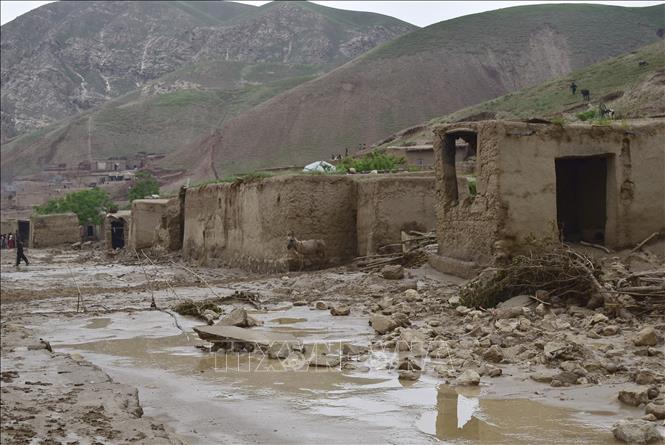 Cảnh tàn phá sau lũ lụt tại làng Sheikh Jalal ở quận Baghlan-e-Markazi, tỉnh Baghlan, Afghanistan ngày 11/5/2024. Ảnh: AFP/TTXVN 