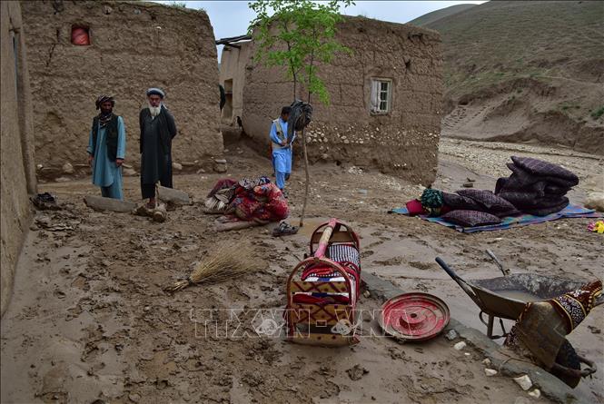 Bùn ngập sau lũ tại quận Baghlan-e-Markazi, tỉnh Baghlan, Afghanistan ngày 11/5/2024. Ảnh: THX/TTXVN 